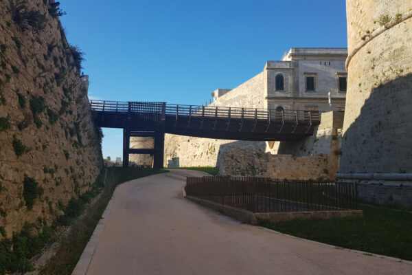 Pavimentazione ecocompatibile in terra stabilizzata per i Fossati del Castello Aragonese di Otranto