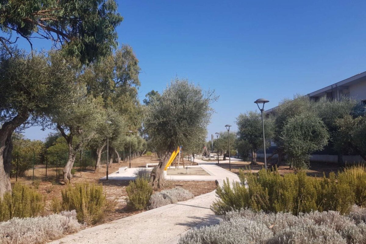 Stvaranje ekološki prihvatljivog popločavanja za bicikliste i pješake u stabiliziranoj zemlji u Gentile Parku u Bariju