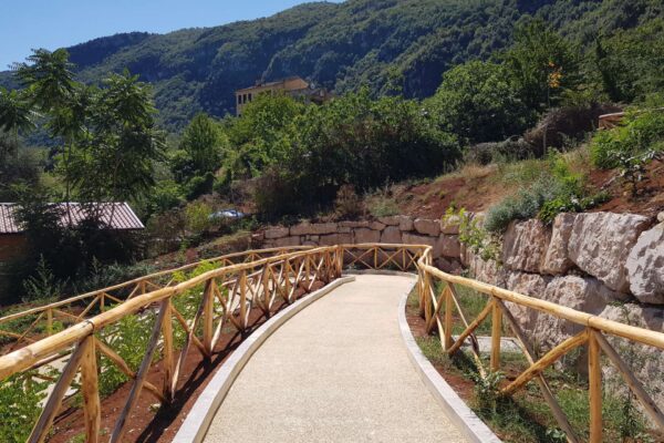 Pavimentazione naturale drenante ecocompatibile con aggregati calcarei