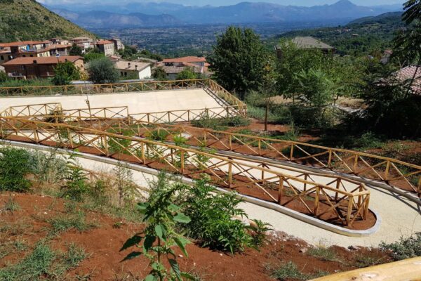 Pavimentazione naturale drenante ecocompatibile con aggregati calcarei