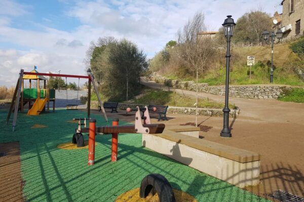 Materiali riciclabili in parco giochi