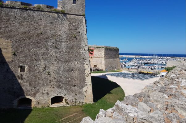 Pavimentazione con calci idrauliche presso il fossato di Otranto