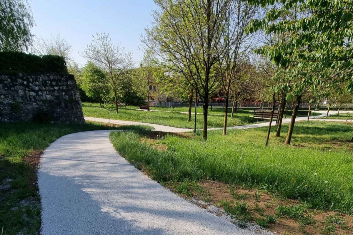 יצירת ריצוף טבעי ידידותי לסביבה בתמהיל גרגירי מיוצב Quintino Park – Bergamo.