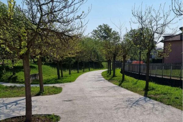 Realizzazione di pavimentazione naturale ecocompatibile in misto granulare stabilizzato Parco del Quintino – Bergamo.