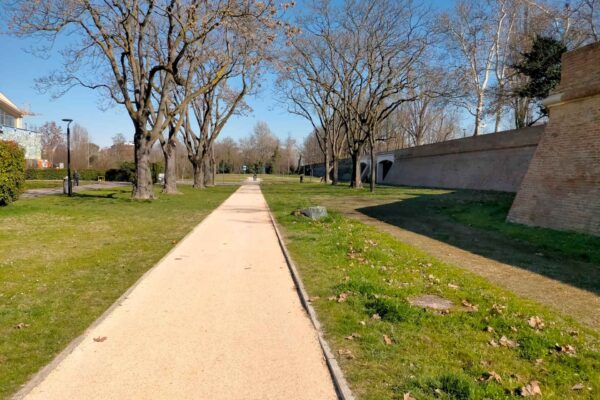 Ferrara Via Mura di Porta Po e Rampari San Rocco: realizzazione di pavimentazione ecocompatibile in misto granulare stabilizzato