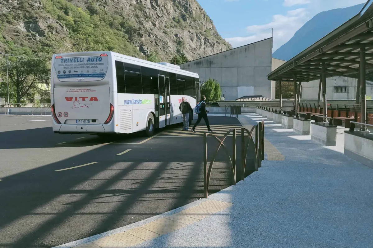 Ex Area Brambilla Verres (AO): pavimentazione architettonica ghiaia a vista con aggregati autoctoni