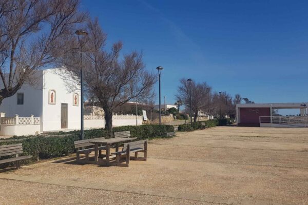 Piazza SS. Cosma e Damiano - Marina di Alliste (LE): realizzazione di pavimentazione ecocompatibile in misto granulare stabilizzato.