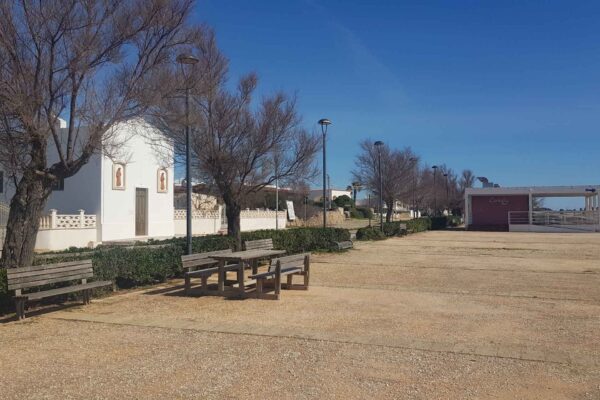 Piazza SS. Cosma e Damiano - Marina di Alliste (LE): realizzazione di pavimentazione ecocompatibile in misto granulare stabilizzato.