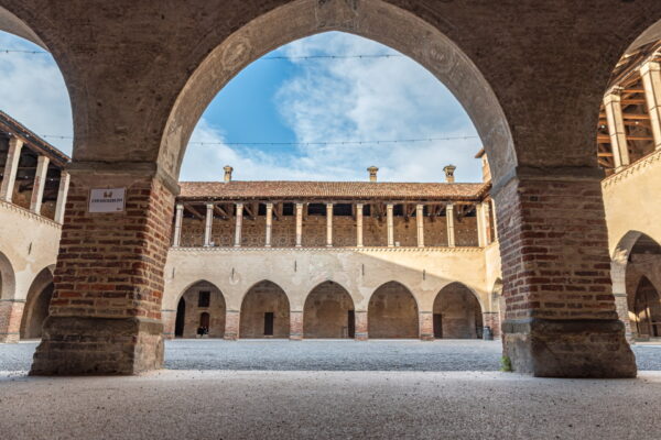 Pavimentazione ecocompatibile al Castello di Pandino (CR)