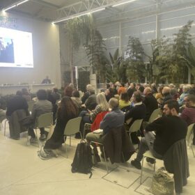 Relatori e pubblico al seminario AIAPP TUM al Naturart Village di Pistoia